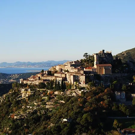 Stunning Penthouse With Panoramic Views Of Village And The French Riviera *